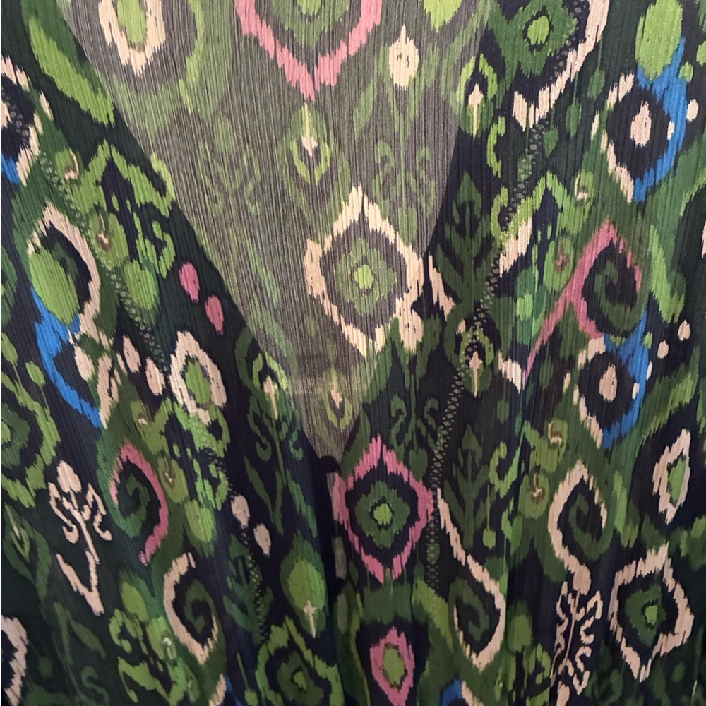 Zara Gorgeous Green Print Midi Dress w/ V Neckline, Buttons & Full Skirt
Size L